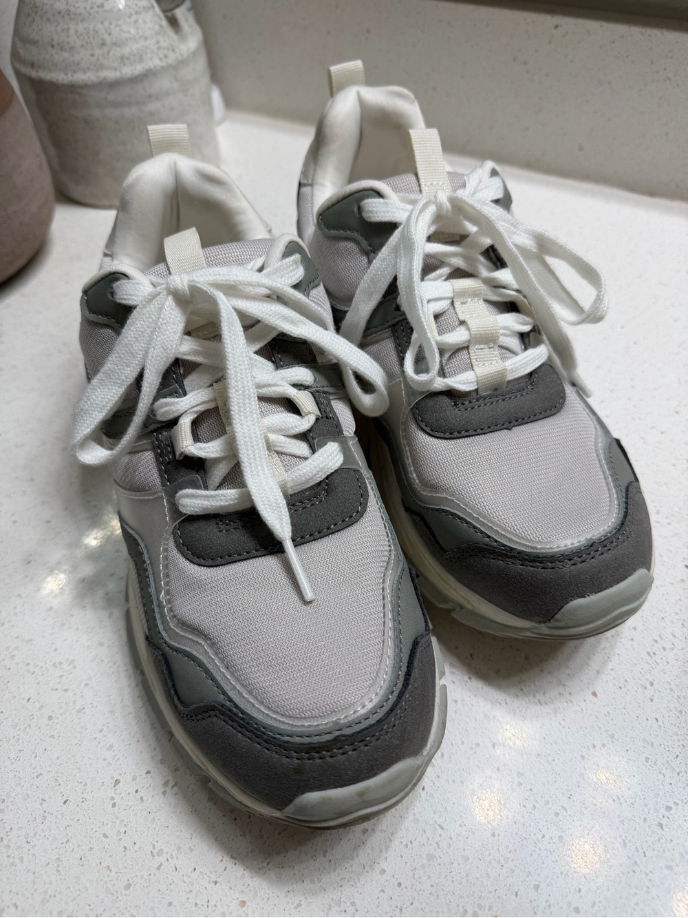 a new day Women’s Chunky Dad Sneakers in White and Gray Size 9